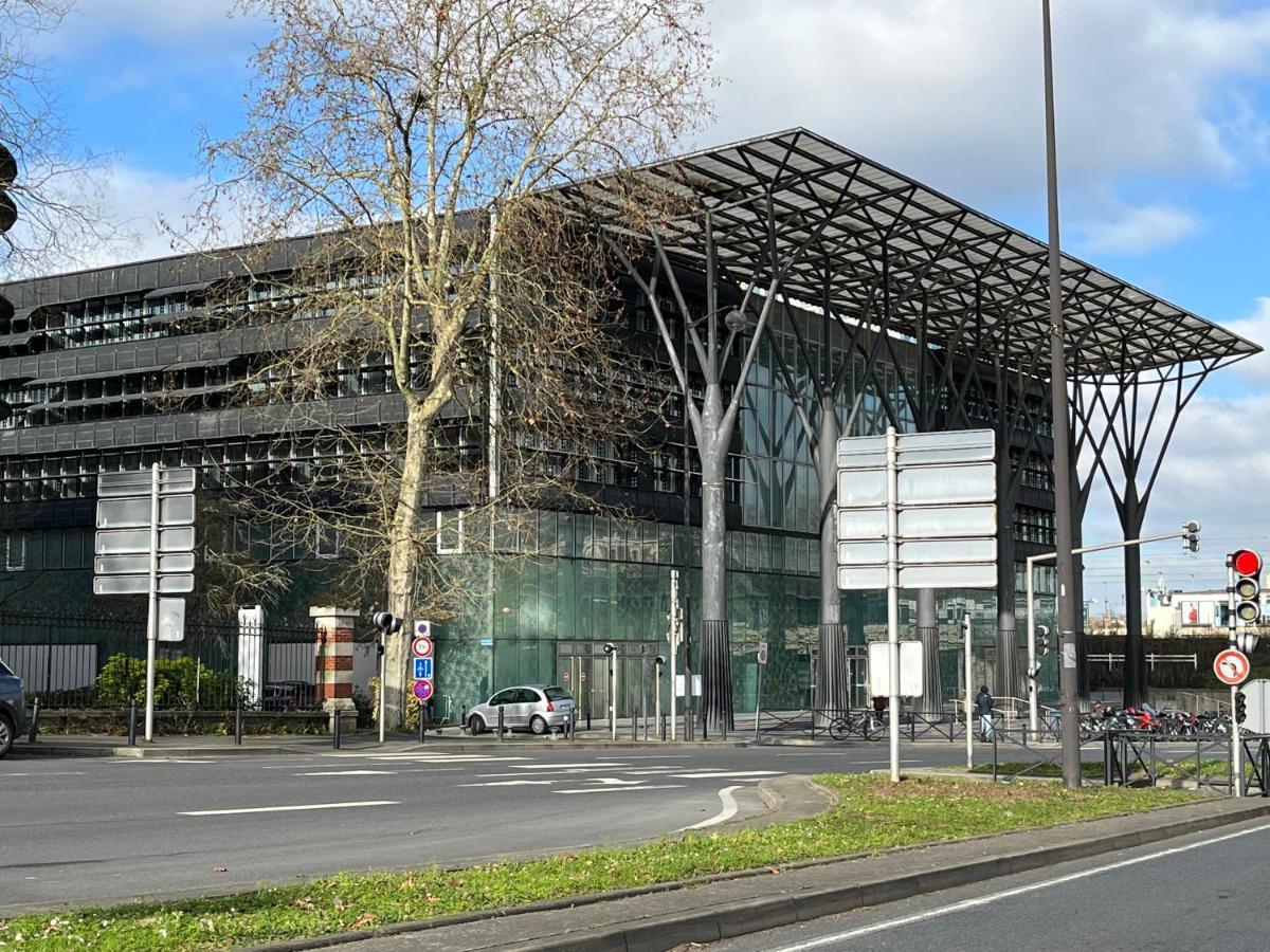 Apartamento Le René Pouteau Melun Exterior foto